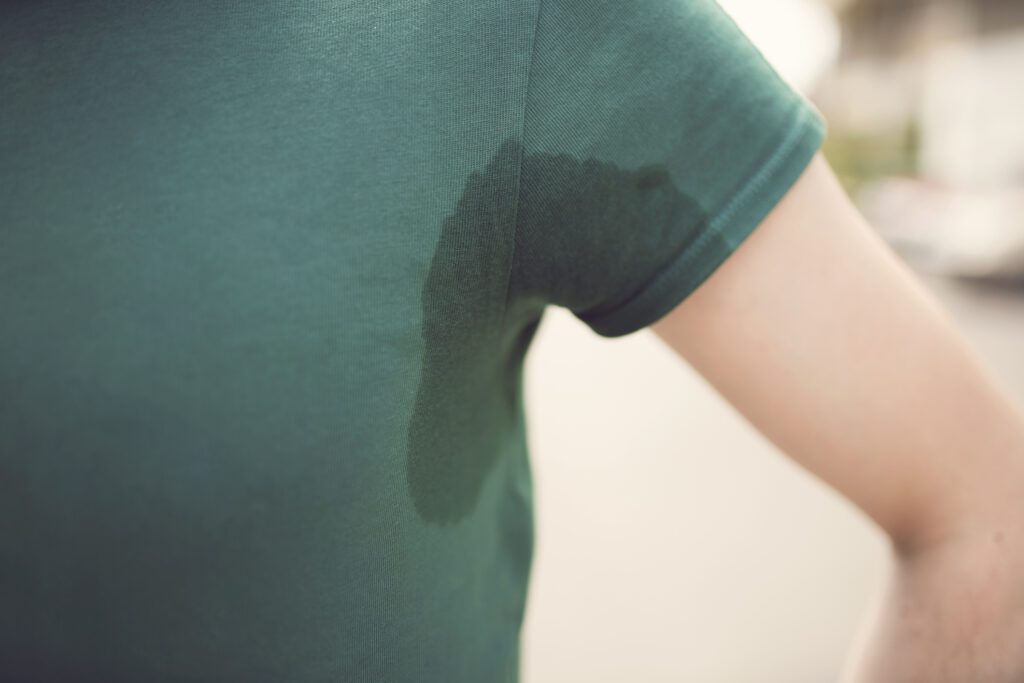 Man sweating through shirt, showing the need for a natural deodorant for men